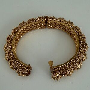 Elegant Gold Women's Bracelet